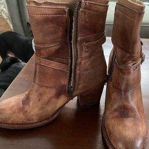 Like New Bed Stu- Rowdy Booties